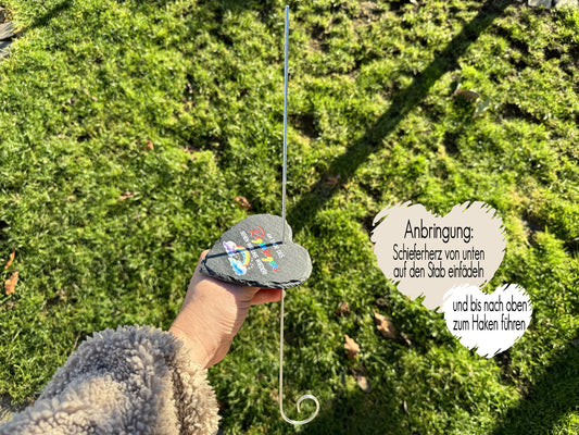 Grabstecker aus Schiefer in Herzform | Grabschmuck mit eigenem Foto und weiße Blumen