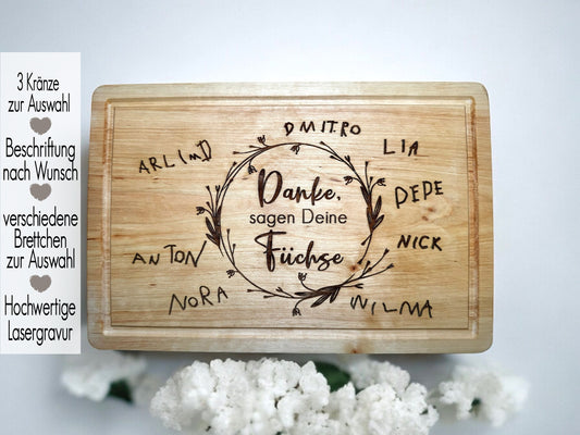 Abschiedsgeschenk Kindergarten Kita Schule | Schneidebrett Erzieherin | Frühstücksbrett Vesperbrett personalisiert | Holzbrett Lasergravur | Kleine Menschen brauchen so große Herzen wie deins | Danke für die tolle zeit