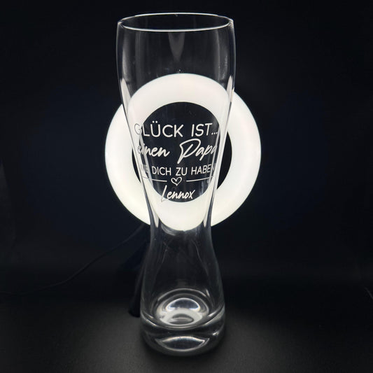 Weizenglas mit Gravur personalisiert mit Name Wunschwort | Glück ist... Geschenkidee Papa Opa Patenonkel Geschenk Geburtstag Männer Bierglas