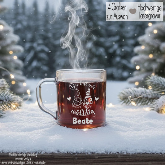 Glastasse mit Henkel Trinklgas Gravur personalisiert Name | Glasbecher Glühwein Kaffee Tee Tasse | Wichtel Gnom Winter Weihnachtsgeschenk