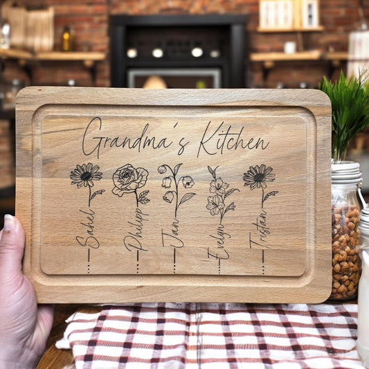 Frühstücksbrett personalisiert mit Name Kinder Enkel | Schneidebrett Lasergravur | Geschenk Oma Mama | Geburtsmonat Blumen | Omas Garten