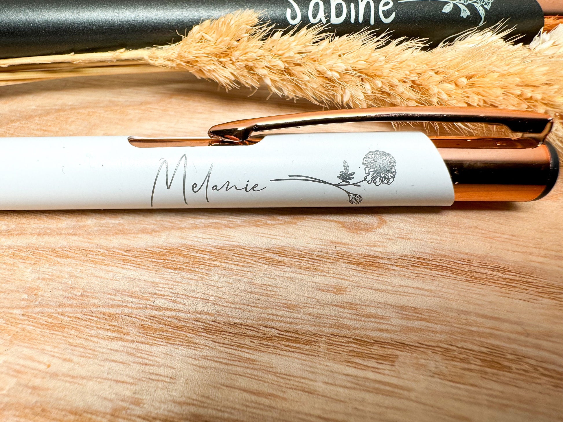 Personalisierter Metall-Kugelschreiber mit Gravur mit Name Geburtsblume