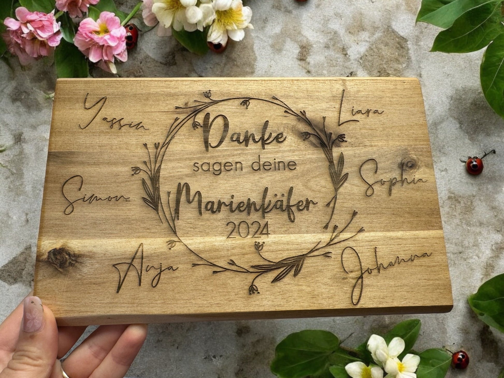 Schneidebrett Abschiedsgeschenk Kindergarten Schule Kränze & Handschrift