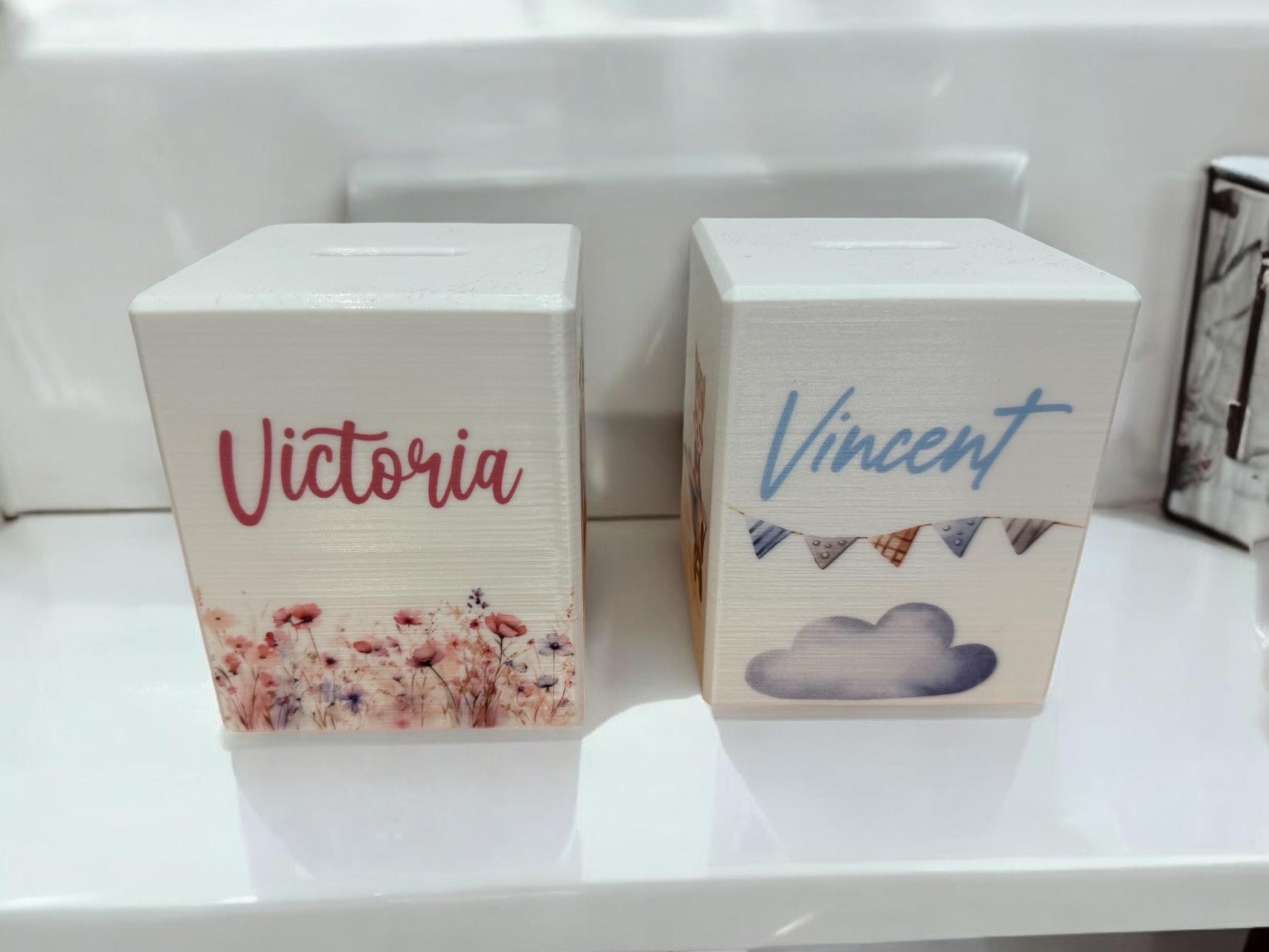 Kinder Spardose mit Namen personalisiert Babygeschenke Geldgeschenk zur Taufe Geburtstag Geschenk Junge und Mädchen Tiere Flower 3D Druck