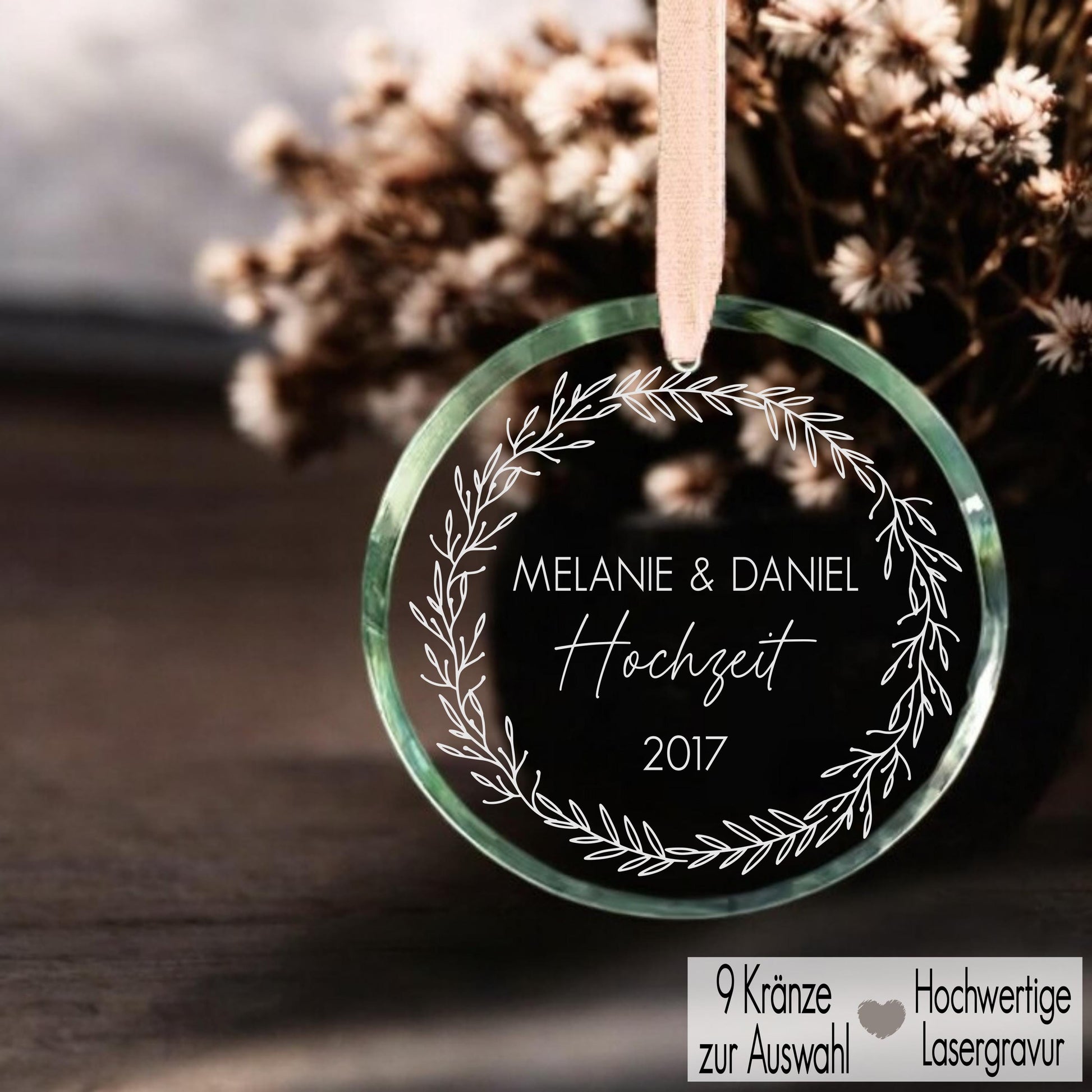 Glas Ornament mit Gravur personalisiert Namen Brautpaar Kristallglas Anhänger Geschenkidee zur Hochzeit Trauung Hochzeitstag Ehemann Ehefrau Hochzeitsgeschenk Brautpaar beschenken Verlobung Großer Tag Hochzeitstag Andenken