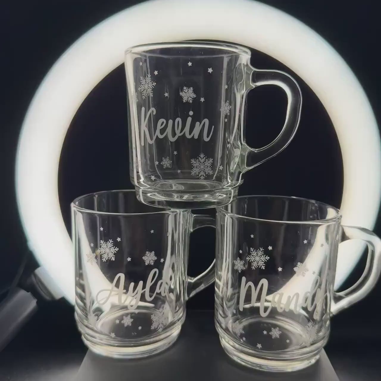Glastasse mit Henkel Teeglas mit Gravur personalisiert Name | Glasbecher Glühweinbecher Punsch | Winter Weihnachtsgeschenk Schneeflocken
